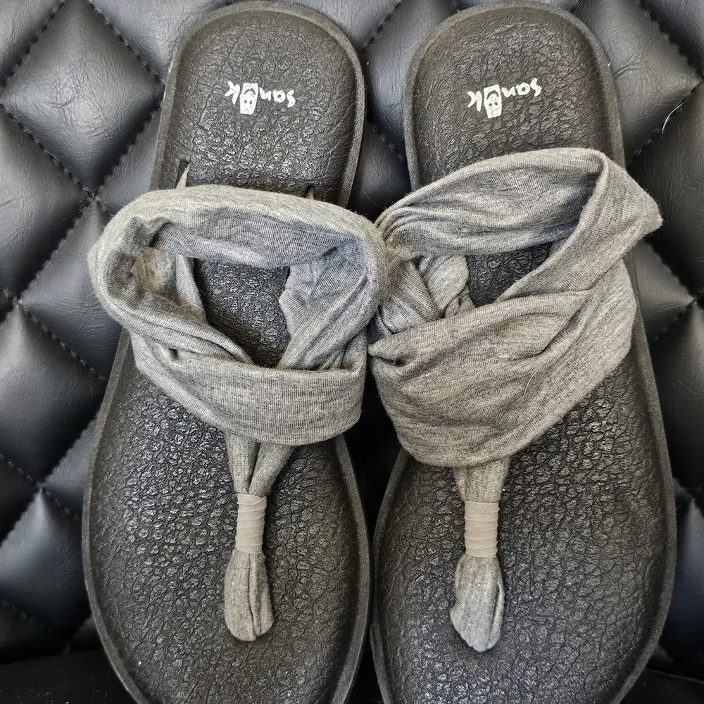 Sanuk Gray Women's Flip-Flops